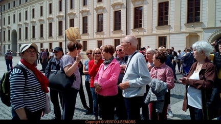 03-Le-groupe-de-VS-dans-la-cour-du-chateau-de-Prague