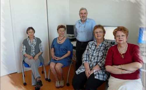 Un groupe au Cyberseniors avec Georges